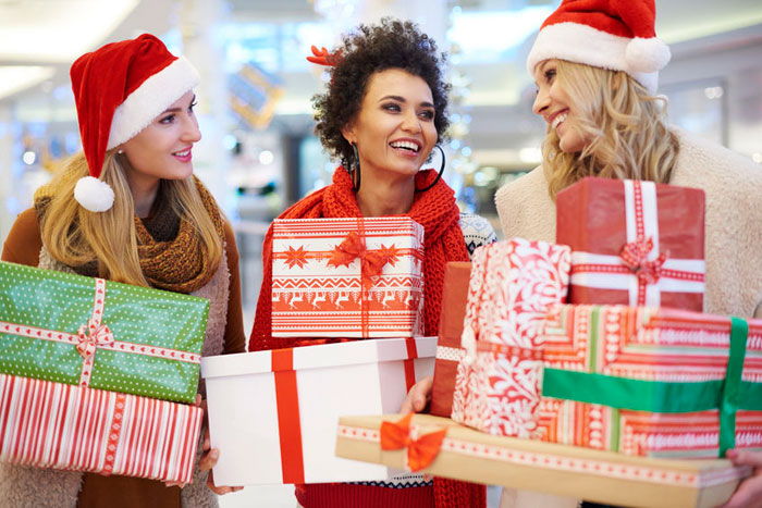 Christmas-shopping-at-retailers